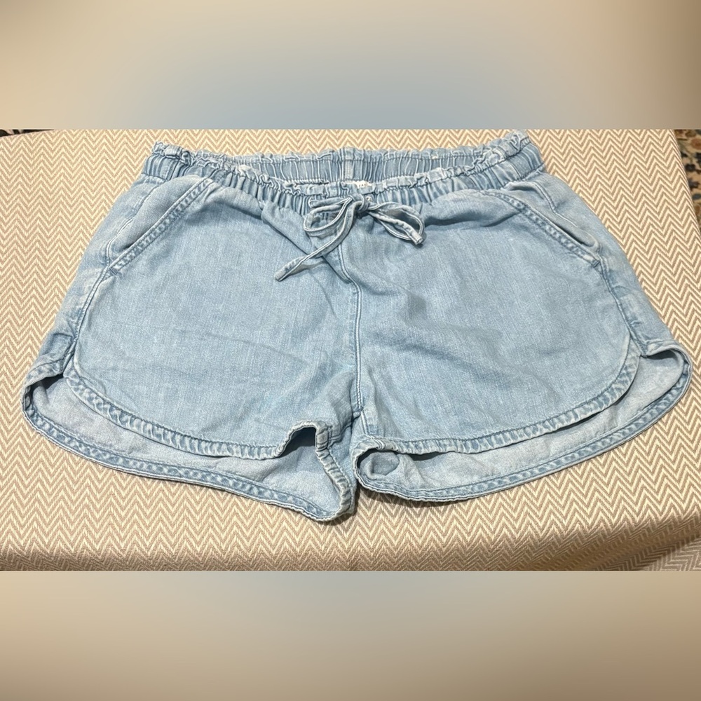 American Eagle Jean Print Flowy Shorts